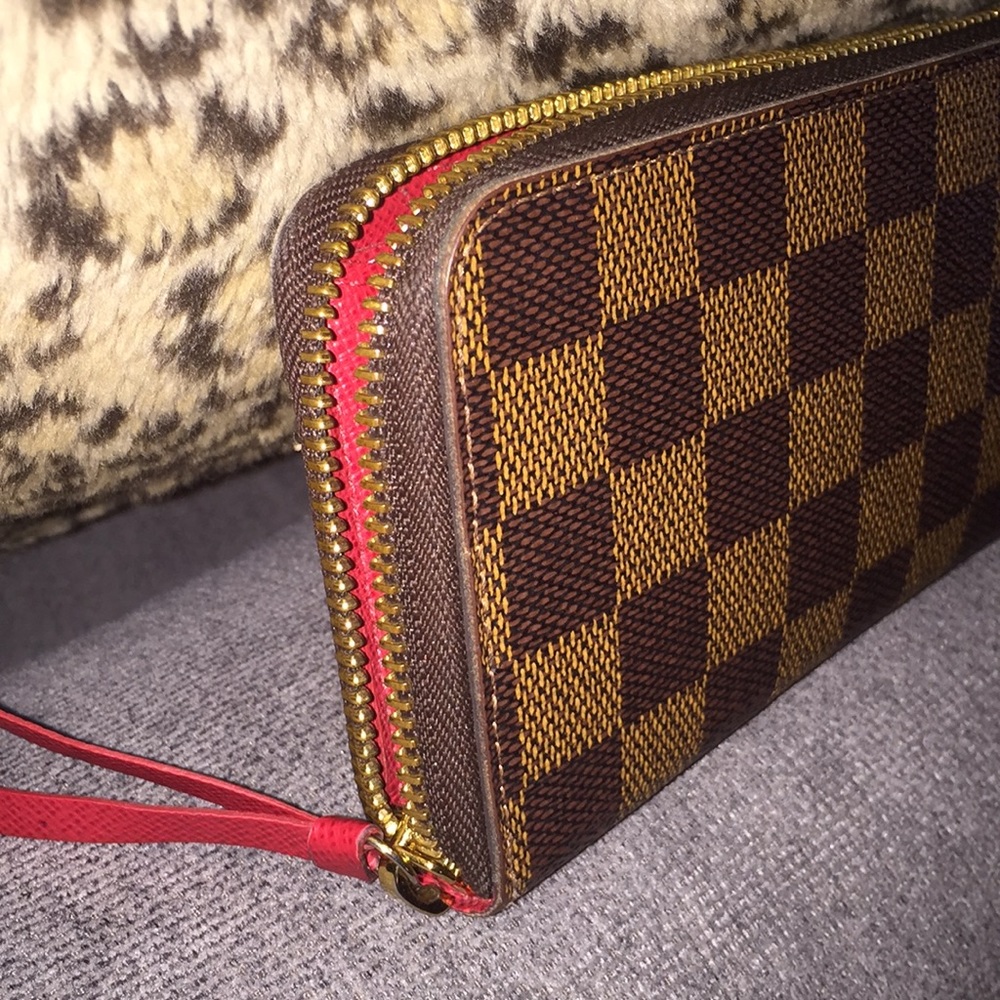 Louis Vuitton Damier Zip Walet.